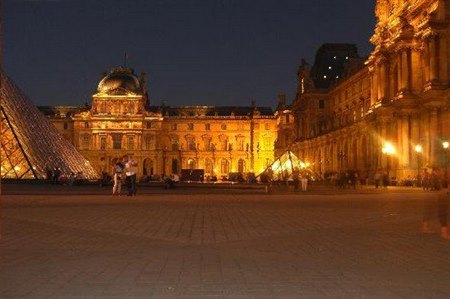 Париж, Лувр, ночь